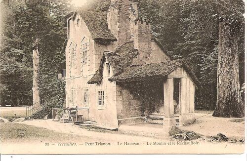 Versailles - Le Petit Trianon - Le Hameau (Circulée, Date Illisible, Timbre De 1951)