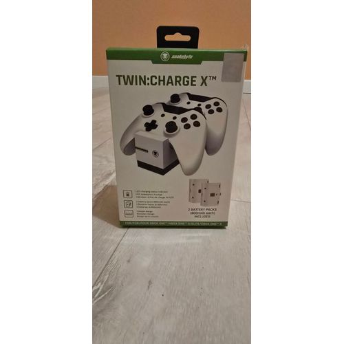 Station de recharge Charge XBOX Snakebyte Twin x 2 batteries pour manette Xbox One/S/Elite/X