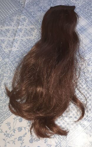 Queue De Cheval Postiche En Cheveux Synthétiques Couleur Chatain Doré - Montée Sur Une Bande De Tissu Marron - Légèrement Bouclée - Longueur Environ 40cm