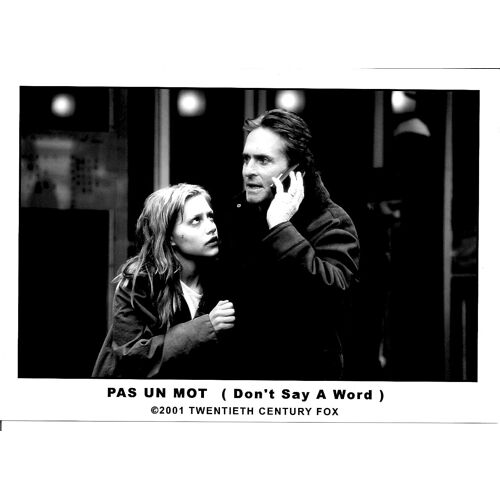 Pas Un Mot ( Don't Say A Word ) - Photo De Presse De Cinéma Argentique Noir & Blanc - Format 13x18 Cm - Michael Douglas, Brittany Murphy - Année 2001