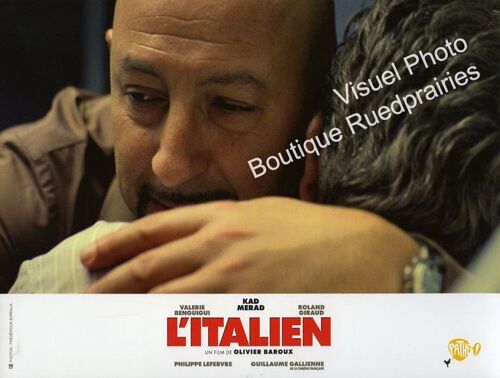 L'italien : Jeu De 8 Photos D'exploitation Cinématographique - Format 21x28 Cm - De Olivier Baroux Avec Kad Merad, Valérie Benguigui, Roland Giraud, Philippe Lefebvre, Saphia Azzeddine - 2010