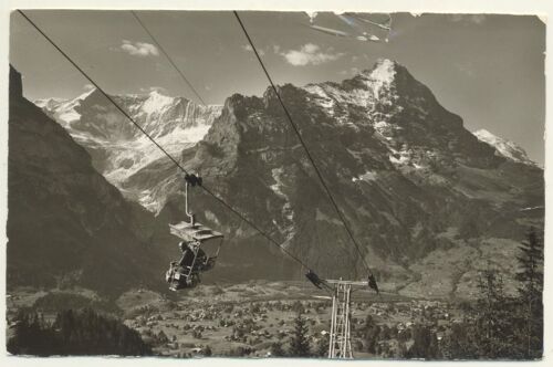 Grindelwald, Le Télésiège Avec En Arrière Plan Le Fiescherhörner, Eiger Et Bsilberhorn