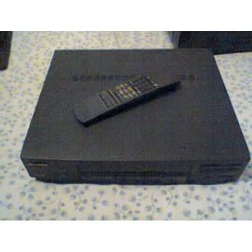 SCHNEIDER 25 DV6 / 39 magnetoscope pal / secam 4 tetes mono avec sa telecommande d origine