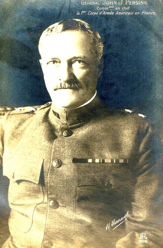 Carte Postale Ancienne, Général John J. Persing, Commandant En Chef Le 1er Corps D'armée Américain En France ( En Tenue )
