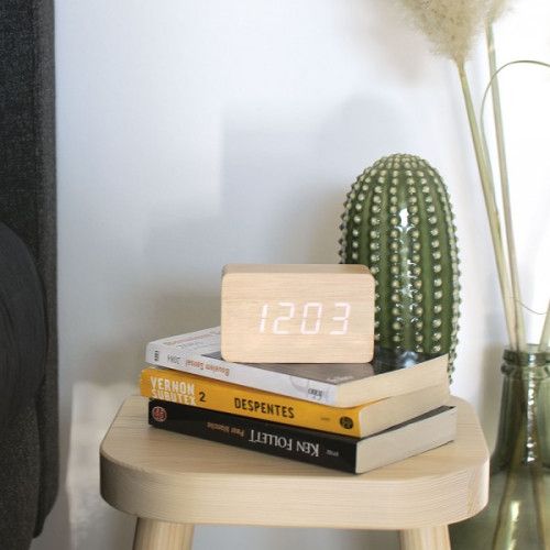 Réveil digital aspect bois