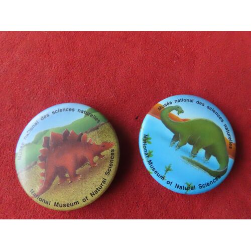2 Badges Métal Dinosaures Du Musée National Des Sciences Naturelles