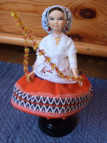 Poupée Folklorique
