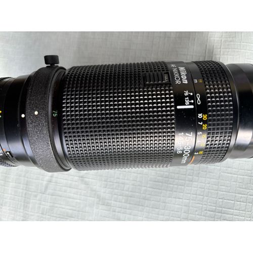 Téléobjectif Nikon 75-300mm