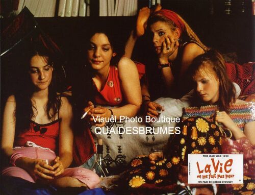 La Vie Ne Me Fait Pas Peur: Jeu De 8 Photos D'exploitation Cinématographique - Format 21x27.5 Cm - De Noémie Lvovsky Avec Magali Woch, Ingrid Molinier, Julie-Marie Parmentier, Camille Rousselet - 1999