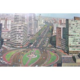 Mexico La Statue De Cristobal Colon Et Le Paseo De La Reforma