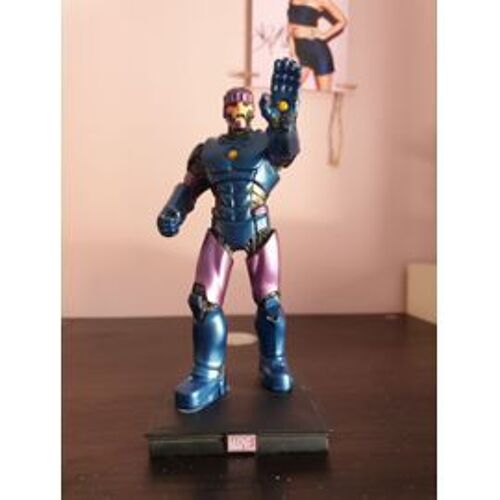 Figurine Marvel Sur Socle Sentinel
