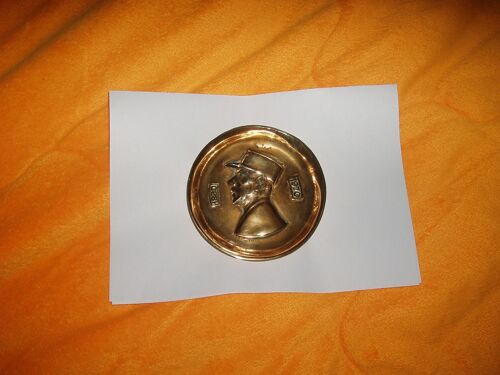 Cendrier En Bronze Buste De Gaulle 1890 - 1970 Poids 220 Gr.