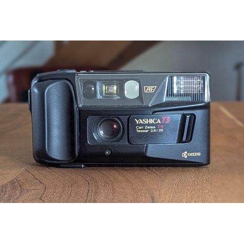 Appareil photo Yashica T3 – Compact argentique Carl Zeiss Tessar