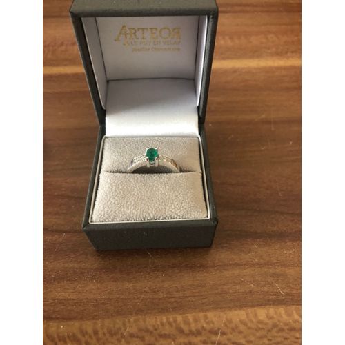 Bague Or Blanc Émeraude Plus Diamant