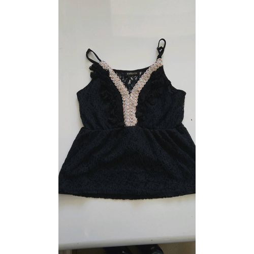 Haut Dentelle Noir Avec Blanche Et Or Sur Le Haut Taille Unique