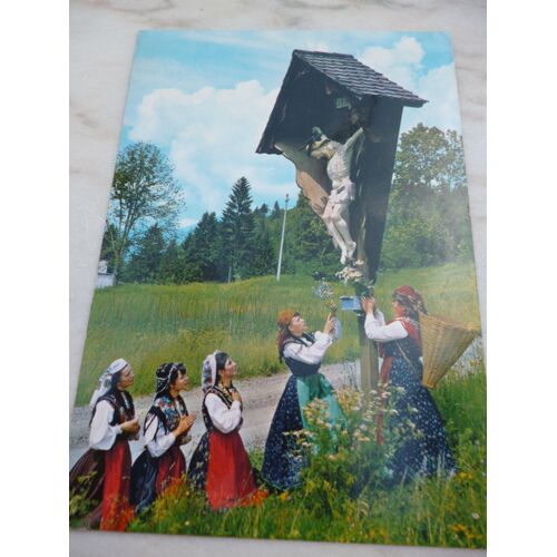 Carte Couleurs  D'une Procession Au Calvaire De Jeunes Italiennes En Costume.