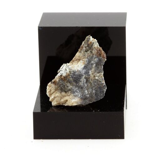 Acmite. 17.4 Ct. Mont Saint-Hilaire, Québec, Canada.