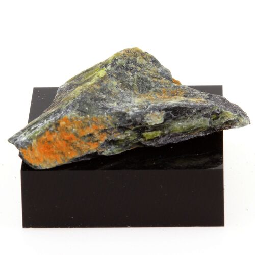 Retinalite. 28.6 Ct. Saint-Adrien, Québec, Canada.