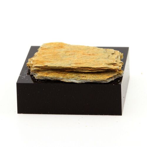 Slate. 17.2 Ct. Eastern Metals Mine, Québec, Canada.