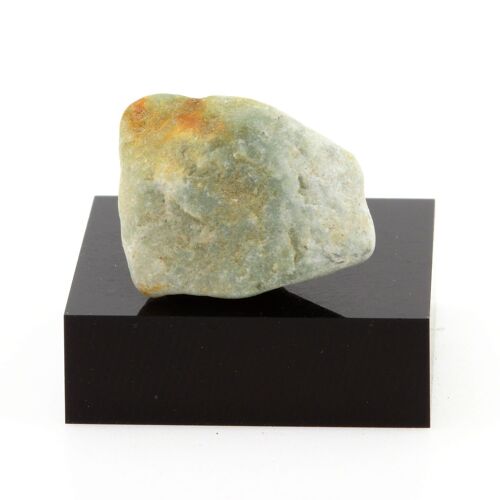 Calcite + Olivine. 35.5 Ct. Gatineau, Québec, Canada.