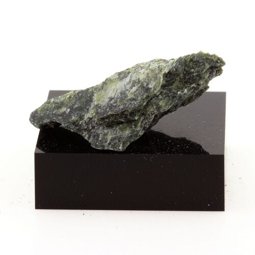 Serpentine. 23.5 Ct. Black Lake, Québec, Canada.