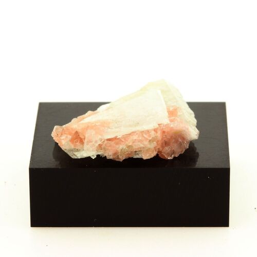 Fluorite Rose Calcite. 17.9 Cts. Massif Du Mont-Blanc, France..
