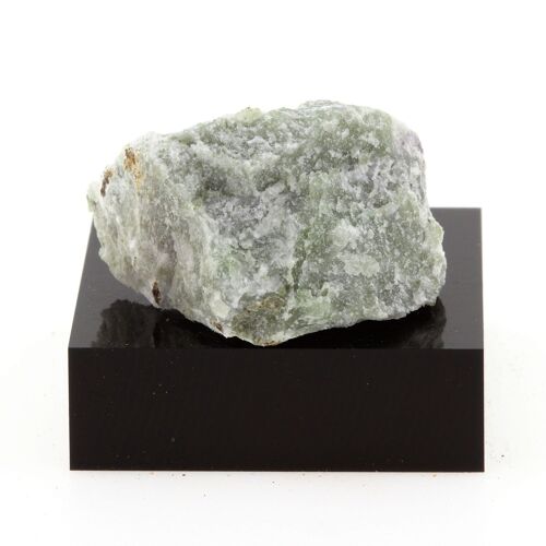 Pectolite. 43.3 Ct. Mont Saint-Hilaire, Québec, Canada.