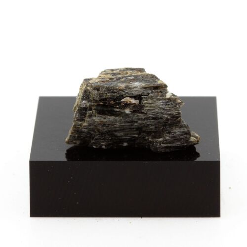 Dravite. 25.6 Ct. Wilberforce, Ontario, Canada.