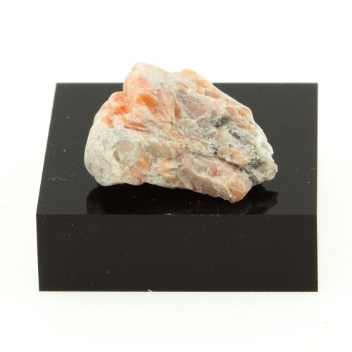 Calcite. 20.4 Ct. Lanark, Ontario, Canada.