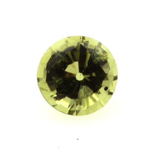 Péridot. 0.15 Cts. Mont Briançon, Haute-Loire, France. Rare.