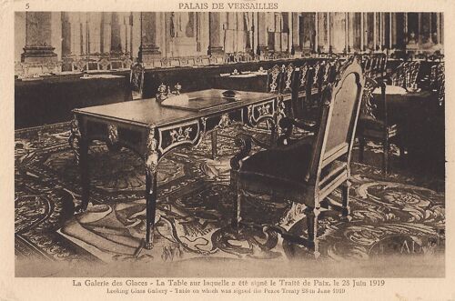 Versailles (Yvelines) La Galerie Des Glaces - La Table Sur Laquelle A Été Signé Le Traité De Paix, Le 28 Juin 1919