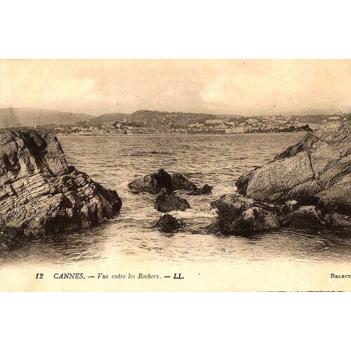 Carte Postale Ancienne, France, Alpes Maritimes ( 06 ), Cannes, Vue Entre Les Rochers