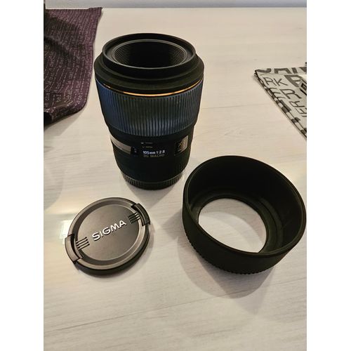 Sigma 105mm f/2.8 EX DG Macro - Monture Canon EF
