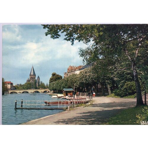 Carte Postale De Metz (Moselle) La Moselle Et Le Quai Des Régates (Réf.242)