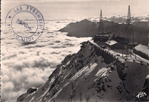 Les Pyrénées- Pic Dumidi-Au Premier Plan,L'observatoire