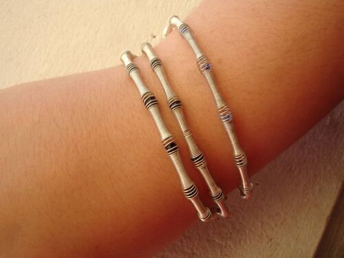 3 Bracelets Élastiques Gris Et Perles Noires