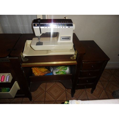 Machine à coudre Singer Futura 2000