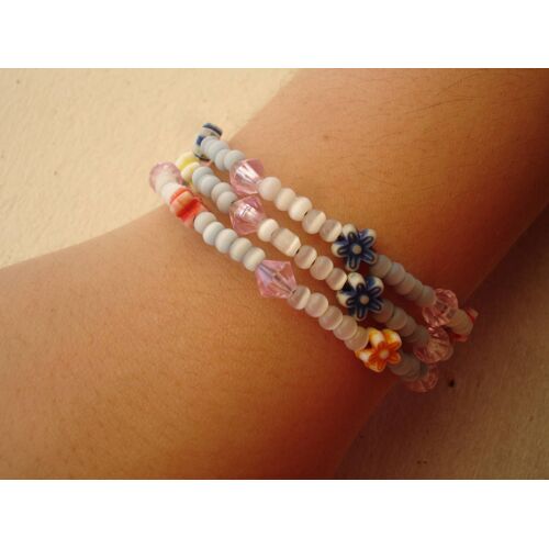 Bracelet Sur Fil De Fer Perles Et Fleurs Multicolores