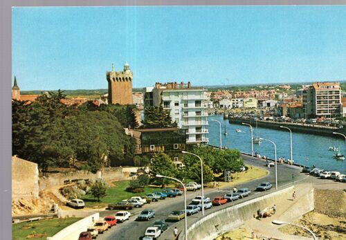 Carte Postale Des Sables D' Olonne (Vendée) La Tour D' Arundel, L' Eglise Saint-Nicolas, Et L'entrée Du Chenal