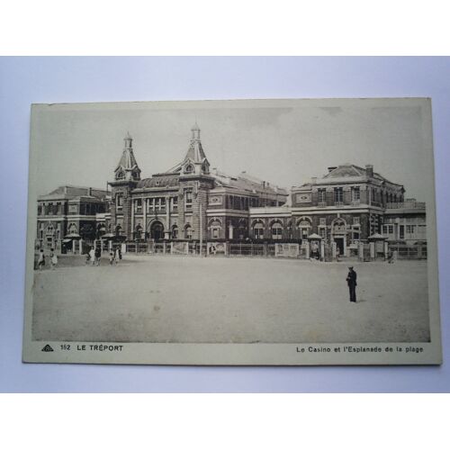Le Tréport N° 162 Le Casino Et L'esplanade De La Plage