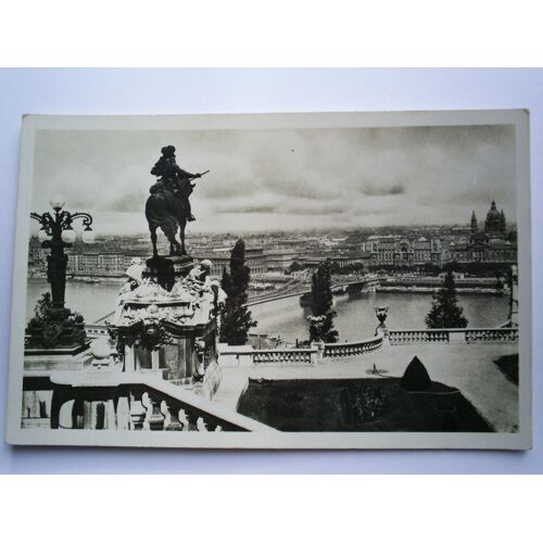 Budapest  Vue Du Parc Du Château Royal