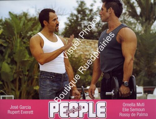 People, Jet Set 2 : Jeu De Photos D'exploitation Cinématographique - Format 21x27,5 Cm - De Fabien Onteniente Avec Rupert Everett, José Garcia, Ornella Muti, Elie Semoun, Lambert Wilson - 2003