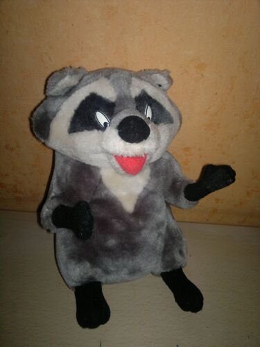Peluche Pocahontas 28 Cm Avec Poche A Fermeture Au Dos Pour Y Mettre Petits Jouets Tetine Ect  ..