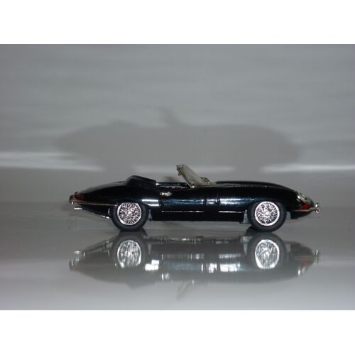 Jaguar E                                  Box