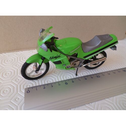Moto Kawasaki Modele Ninja Verte
