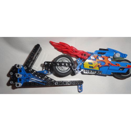 Moto LEGO technique avec son lanceur