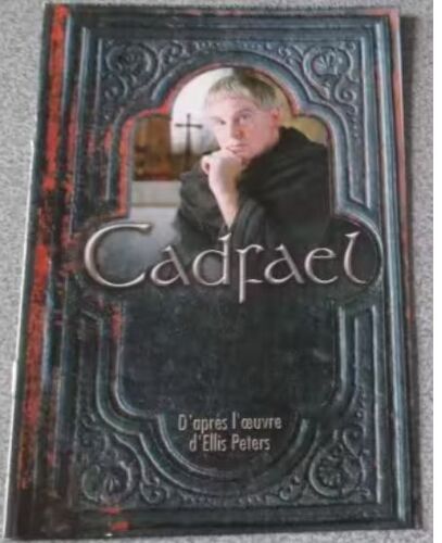 Cadfael D'après Ellis Peters-Brochure Avec Photo Couleur, Chapitrage Et Résumé De 6 Épisodes De L'adaptation Dvd-12x17.8cm-6 Pages Imprimées Recto/Verso Sur Papier Glacé + Couverture Fond Noir