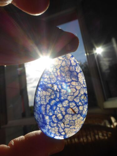 Pendentif Larme En Agate - Bleu. 5.4 Cm. Magnifiques Couleurs Avec Superbe Transparence À La Lumière. Lot 2022
