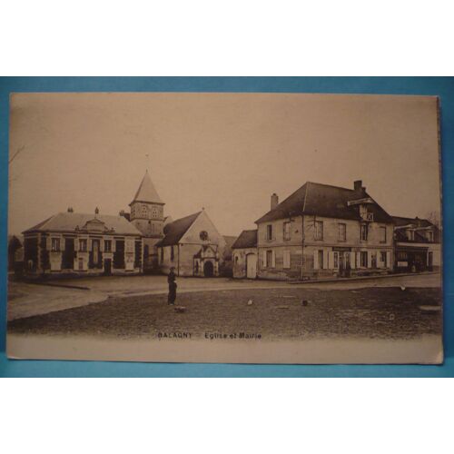 Balagny :  L'église Et La Mairie