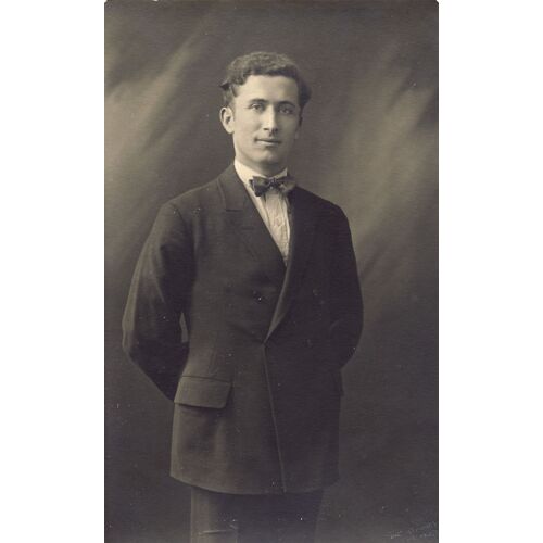Photo De Famille, Portrait D'un Jeune Homme, Édité En Carte Postale